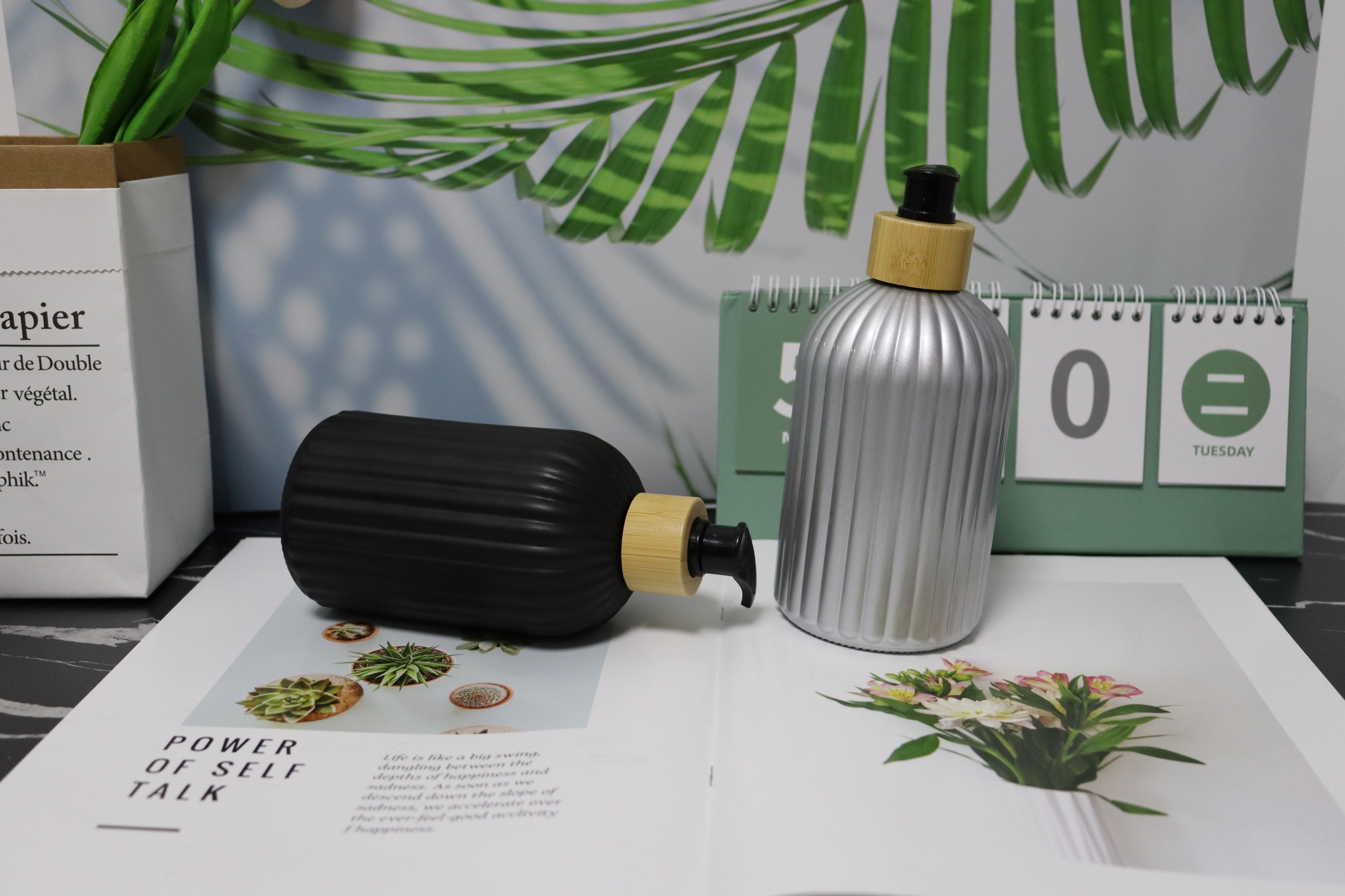 420Ml Ribbed Glass Liquid Soap Bottle with Pump for Personalized Gifts Reusable